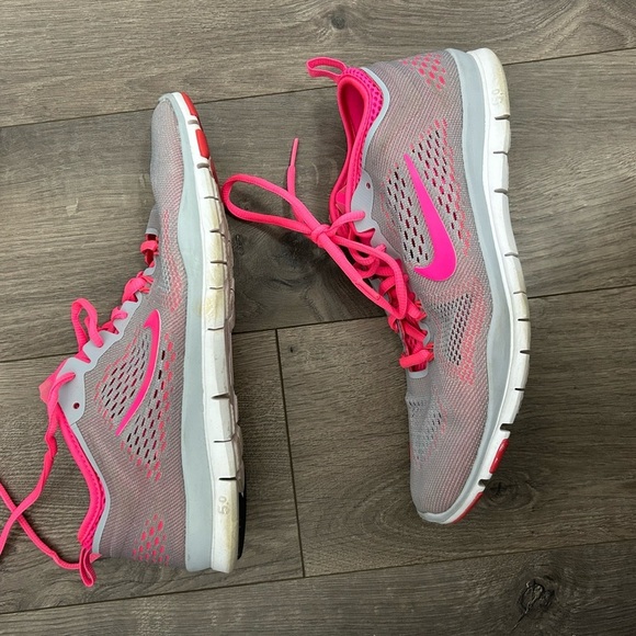 Women's Nike Pink and Gray Free TR FIT4 Shoes - Picture 5 of 7